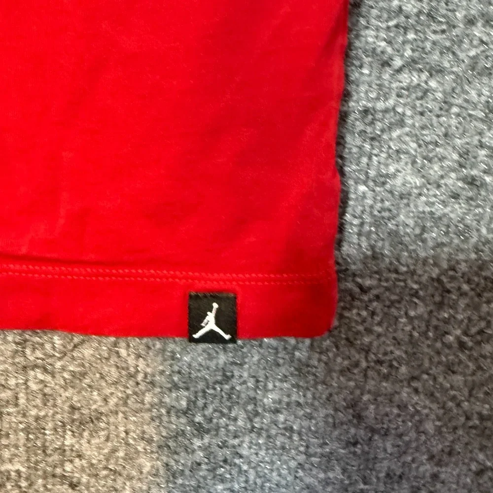 Jordan Shirt‎ Mens Medium Red Short Sleeve Crewneck Tshirt Athletic Basketball